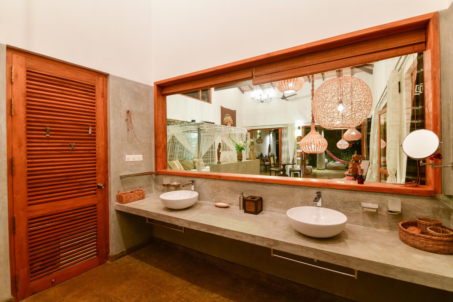 Best rooms in hikkaduwa, Sri Lanka. spacious Princes Suite at Tropical House Jungleside VIlla - Suite Bathroom