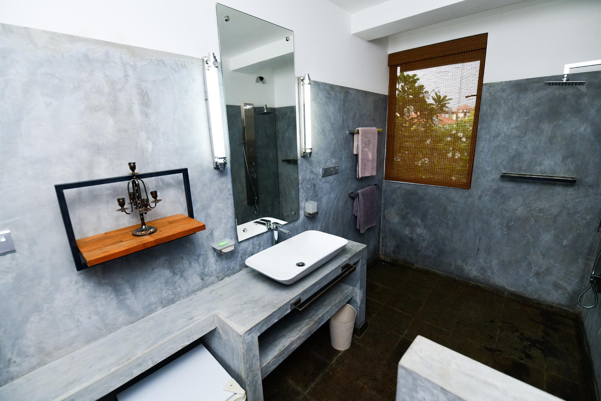 Best rooms in hikkaduwa, Sri Lanka. spacious Landmark Room at Tropical House Jungleside VIlla - Bath Room