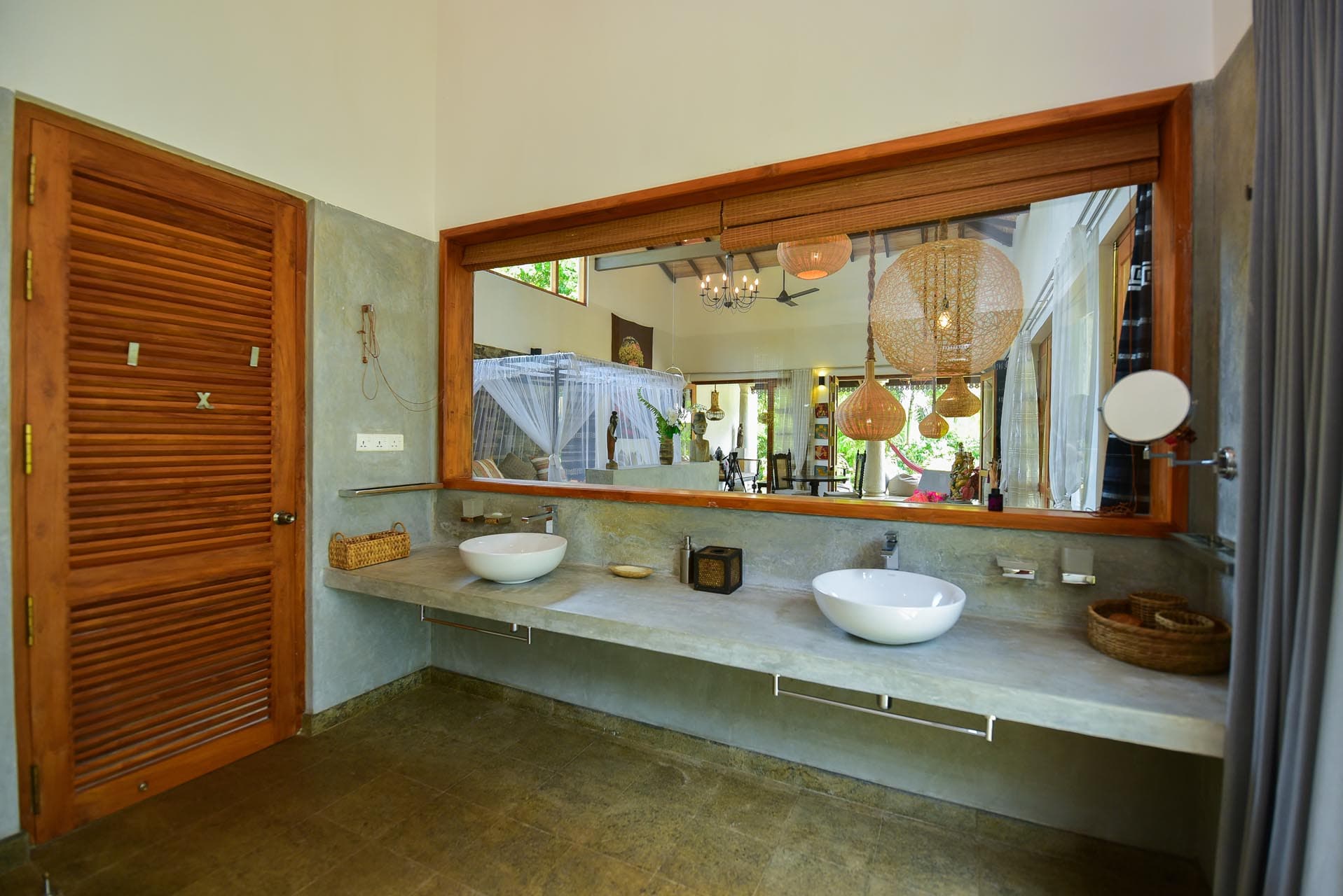 Best rooms in hikkaduwa, Sri Lanka. spacious Princes Suite at Tropical House Jungleside VIlla - Suite Bathroom